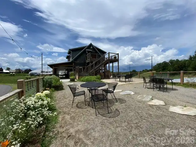 Listing Photo 10