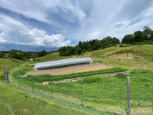 Listing Photo 11