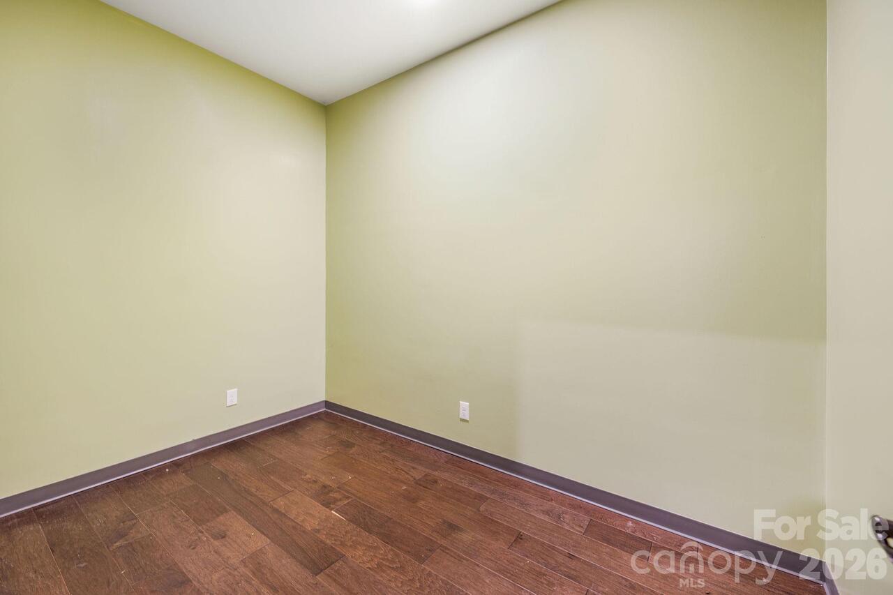Listing Photo 14