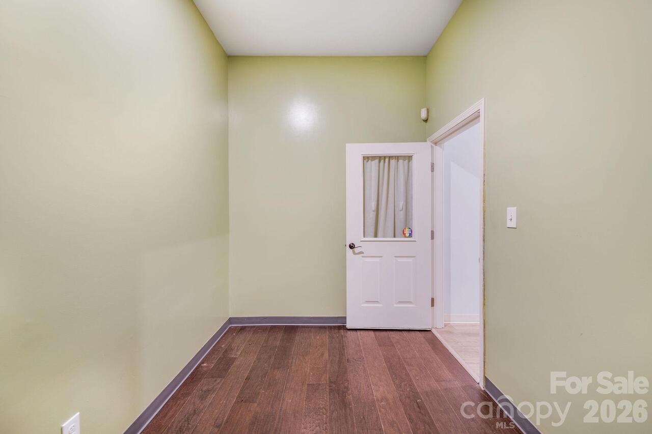 Listing Photo 15