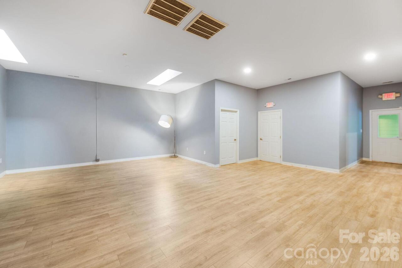 Listing Photo 16