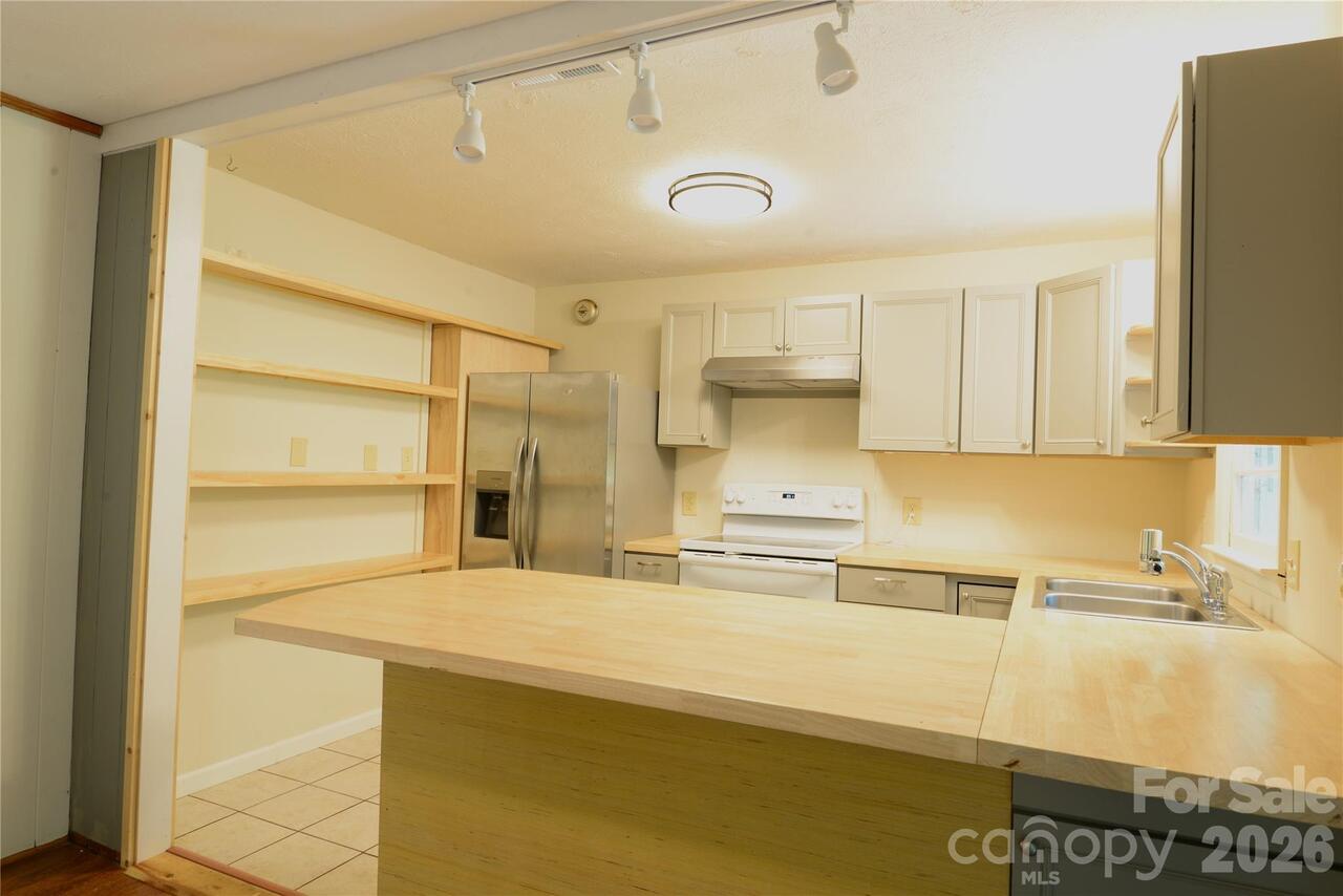 Listing Photo 12