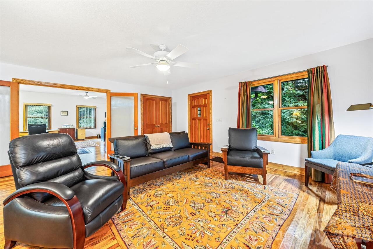 Listing Photo 9