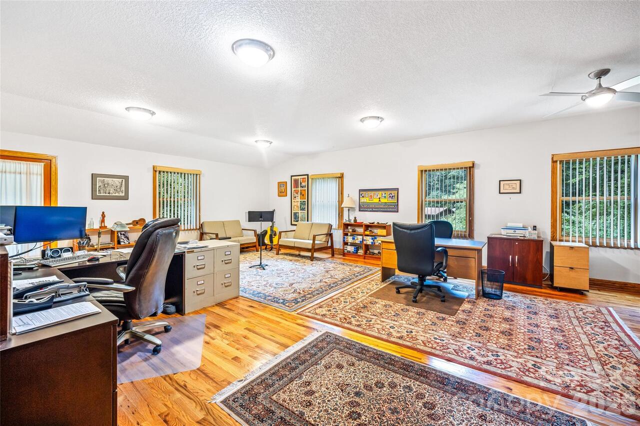 Listing Photo 10