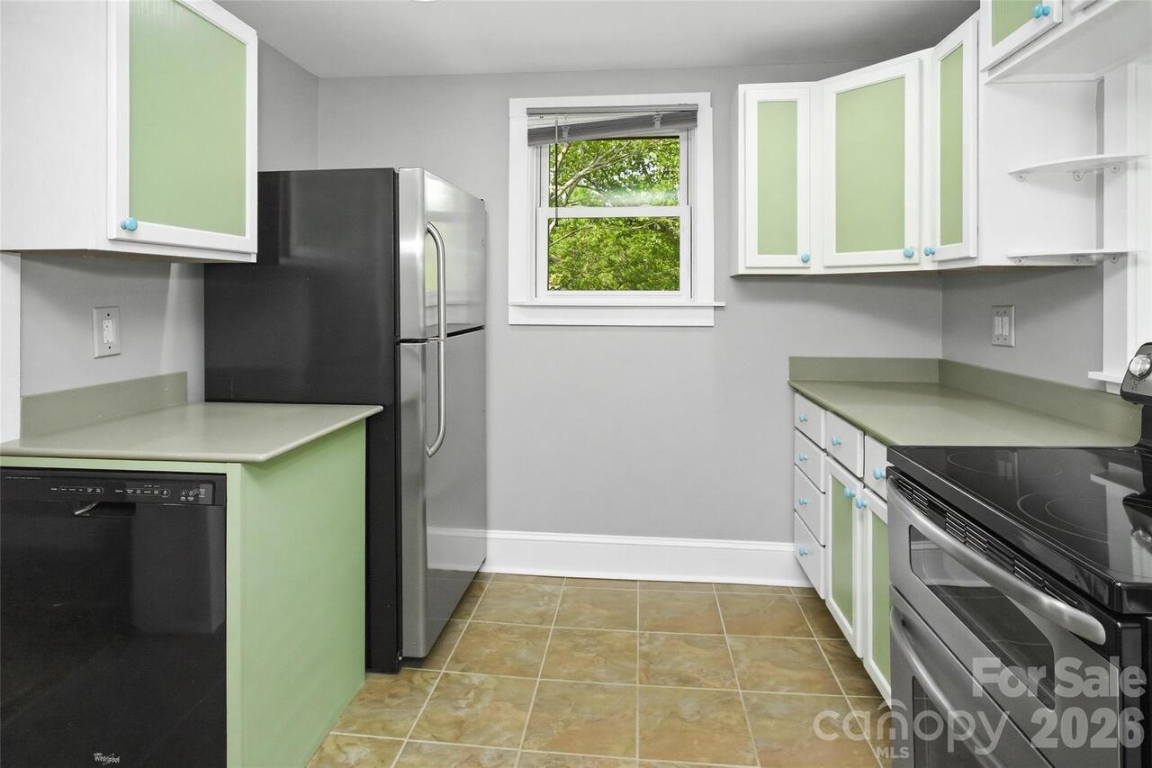 Listing Photo 12
