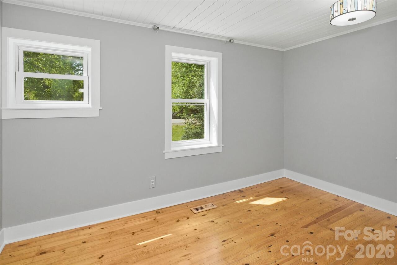 Listing Photo 14