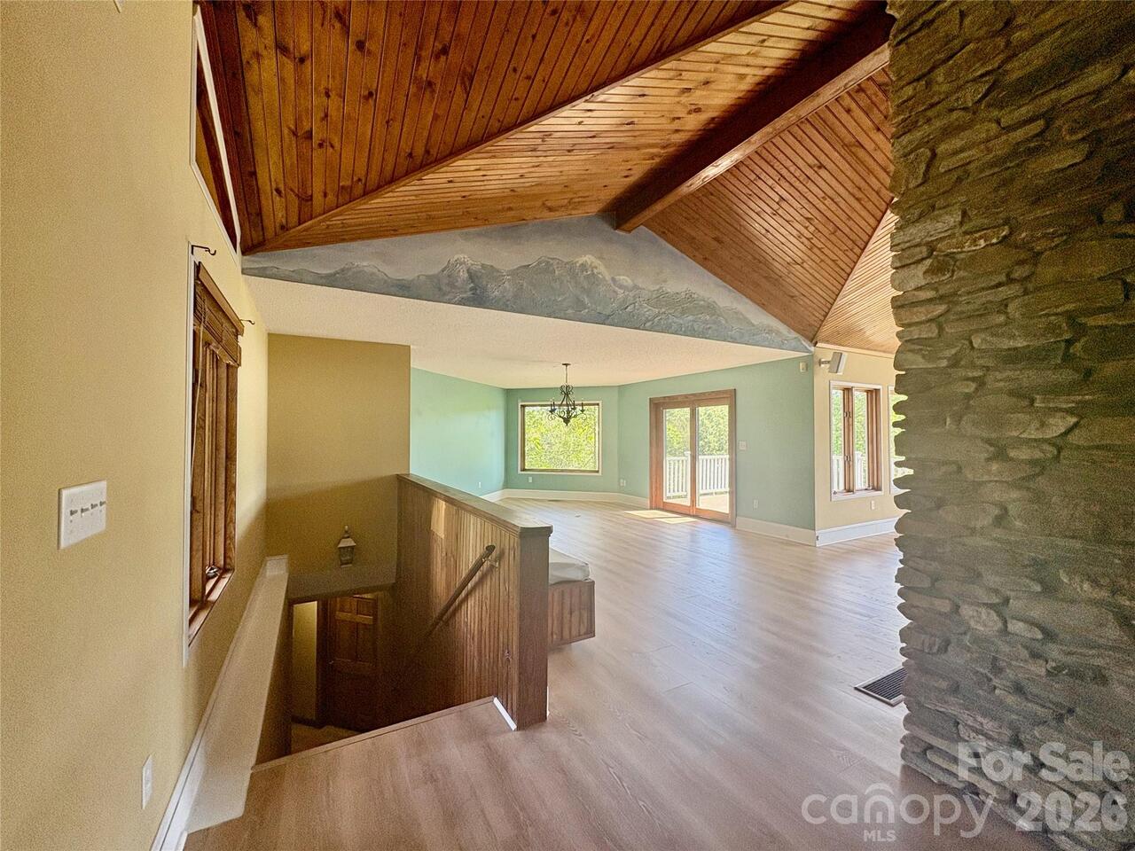 Listing Photo 12