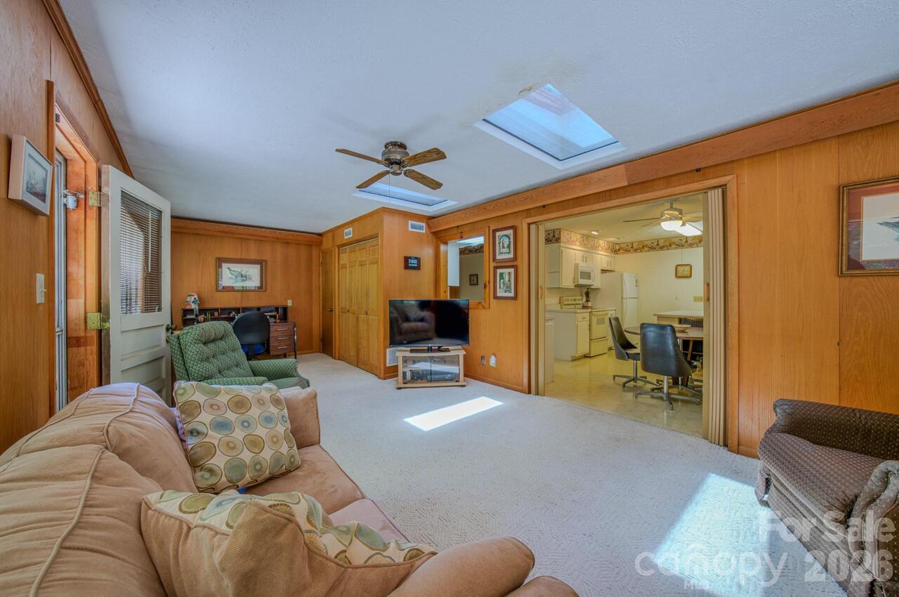 Listing Photo 9