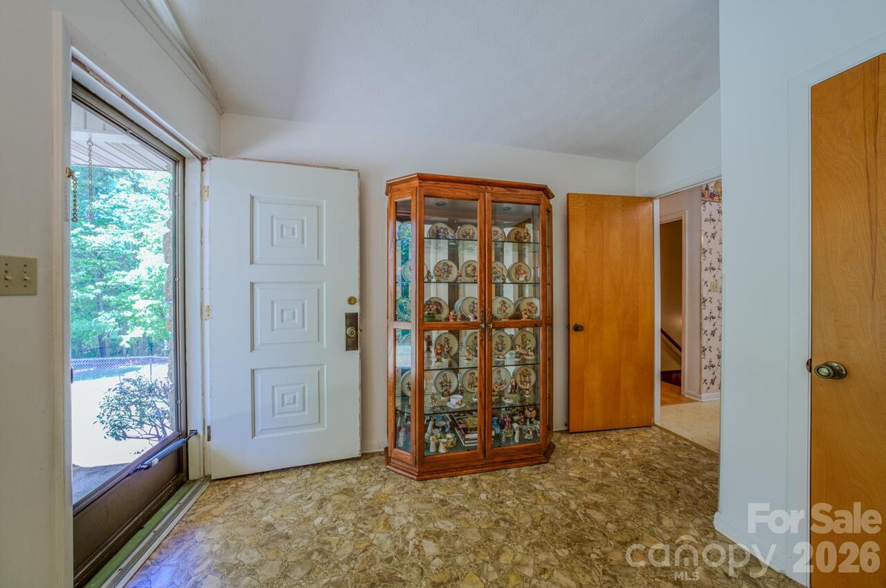 Listing Photo 11