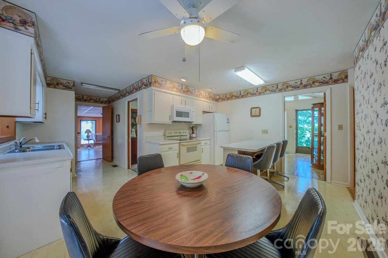Listing Photo 14