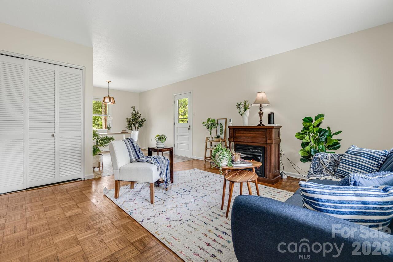 Listing Photo 8