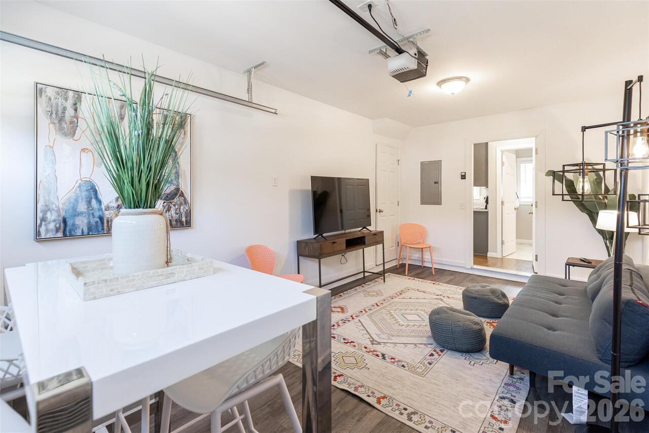 Listing Photo 11