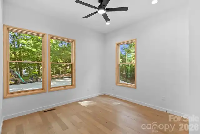 Listing Photo 14