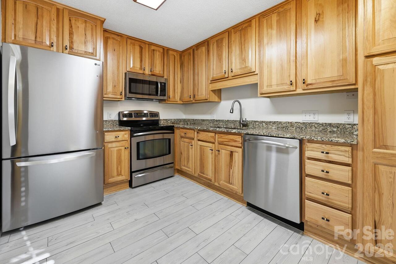 Listing Photo 10
