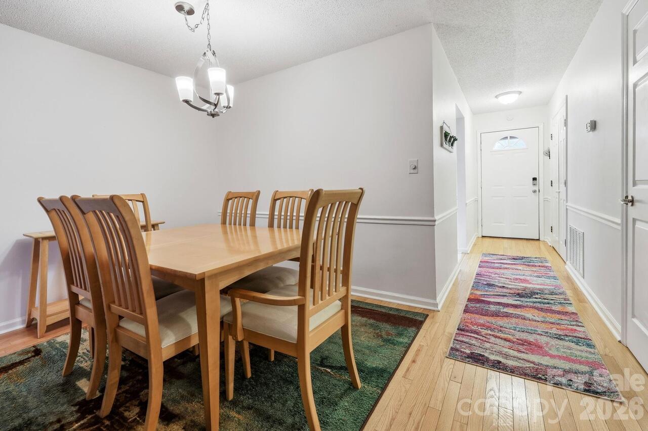 Listing Photo 12