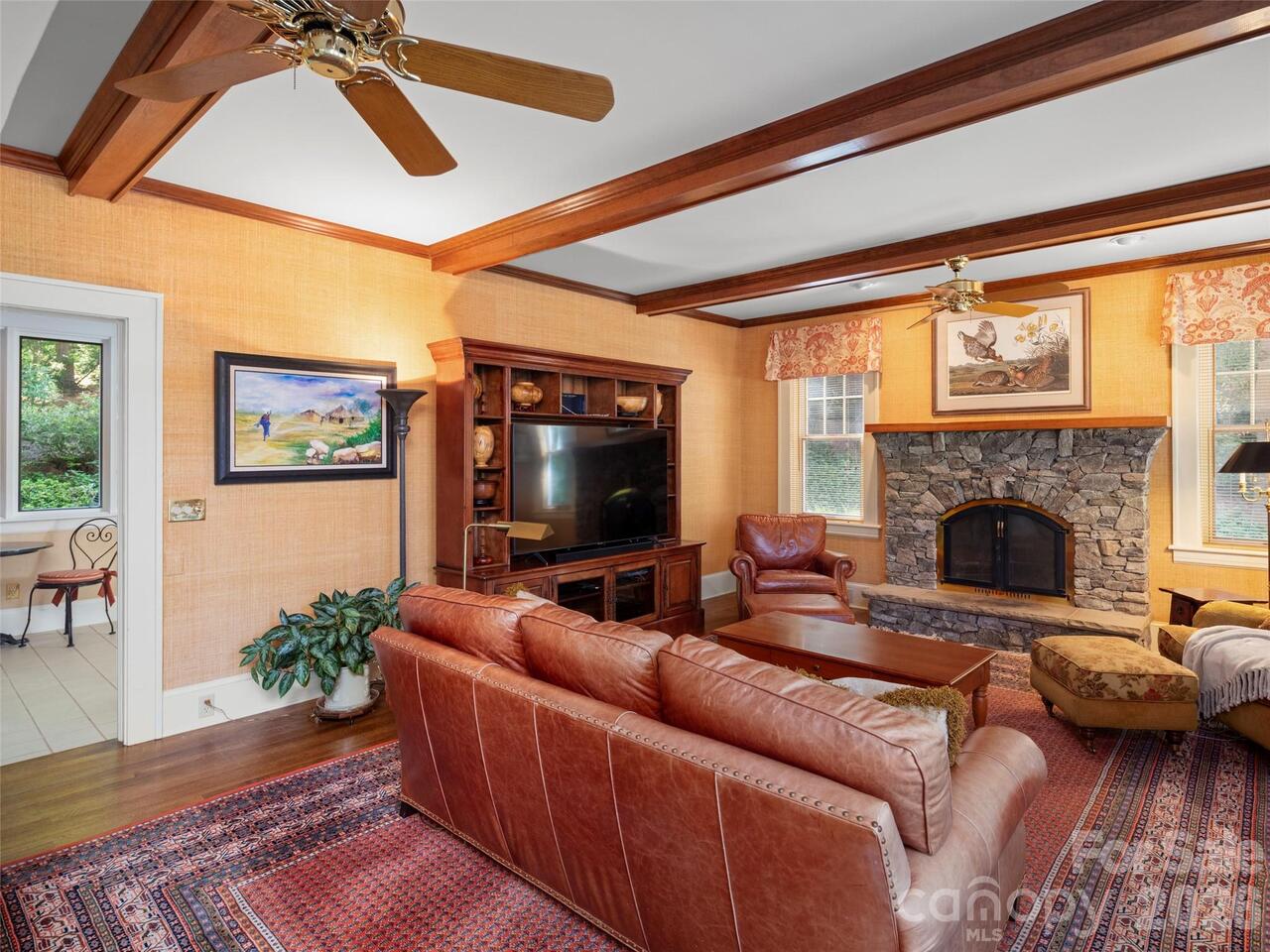 Listing Photo 12