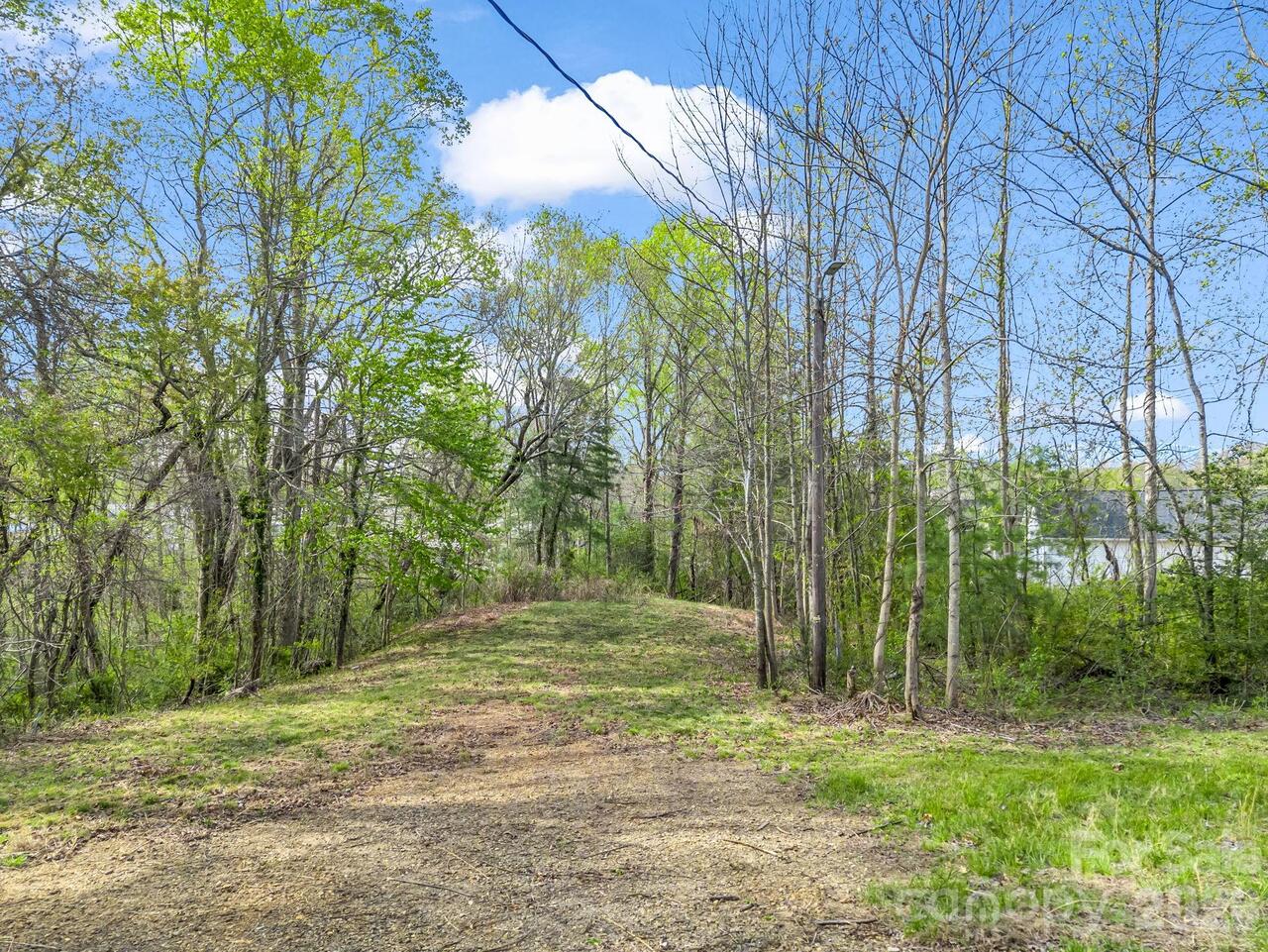 Listing Photo 11