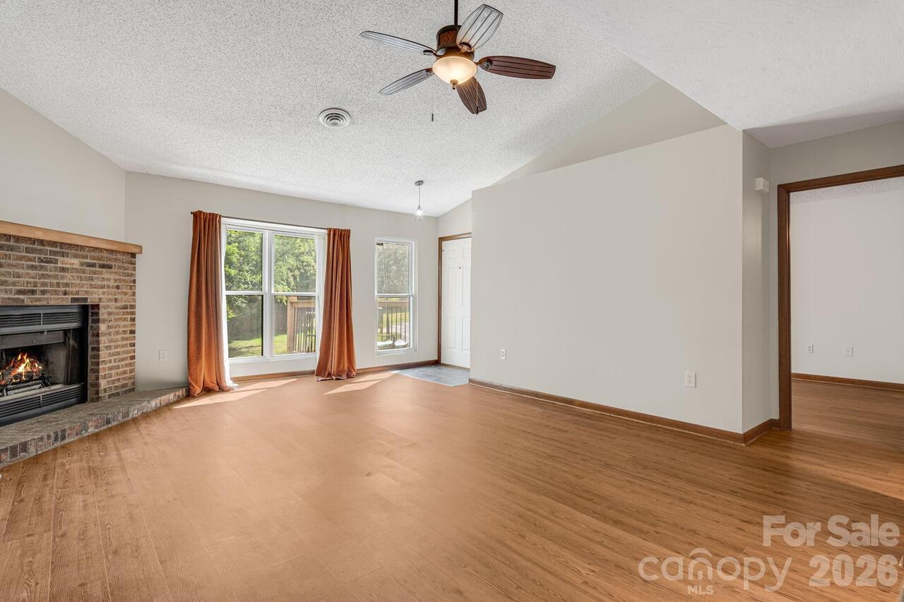 Listing Photo 15