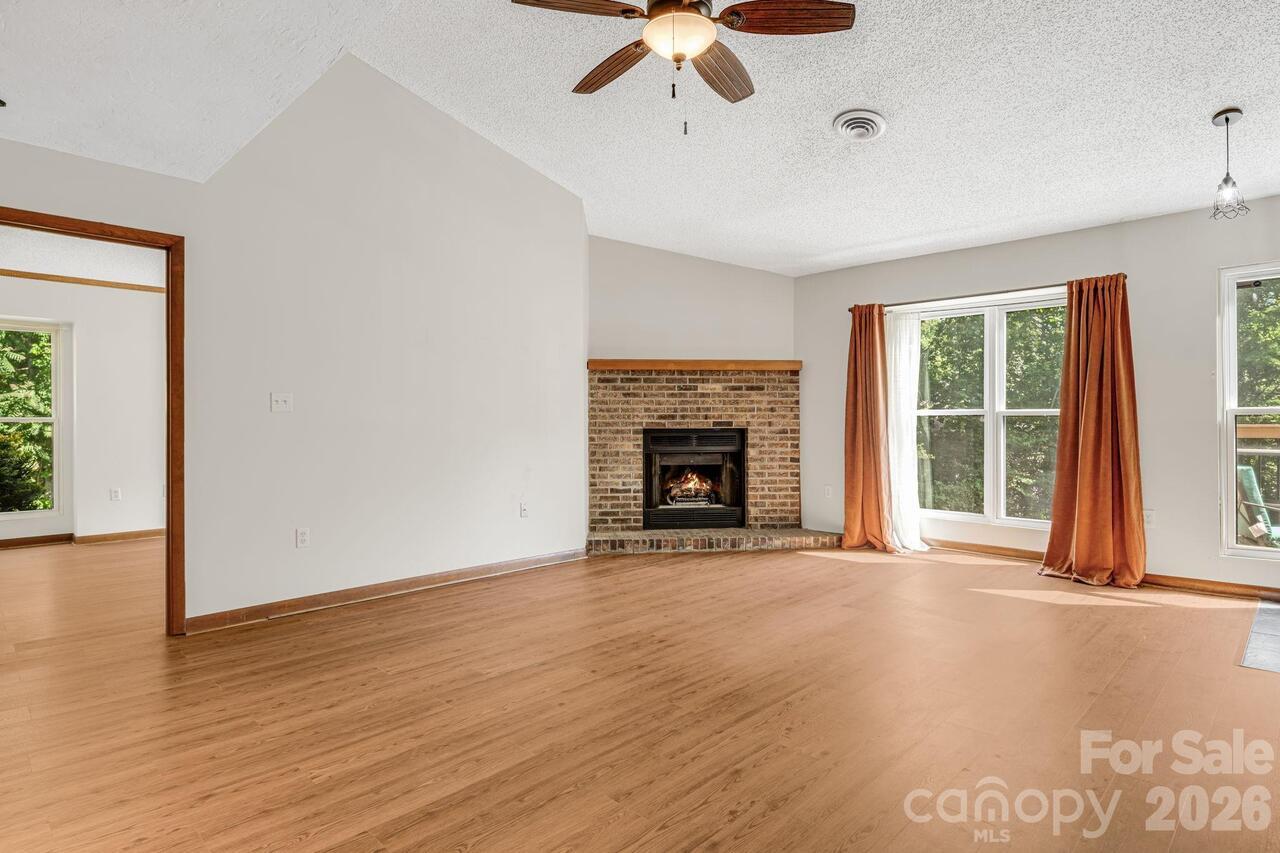 Listing Photo 16
