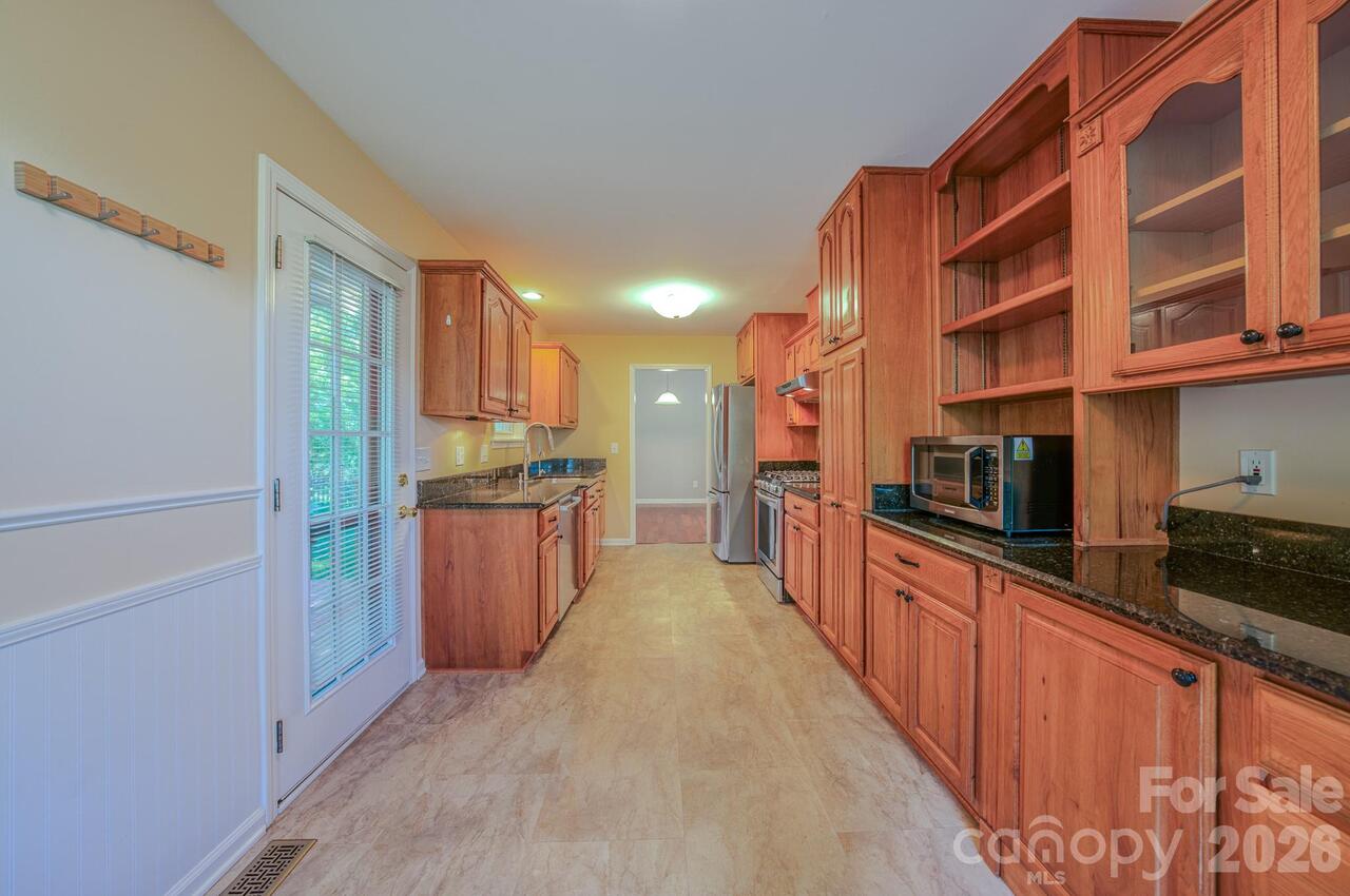 Listing Photo 11