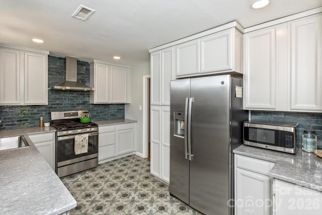 Listing Photo 10