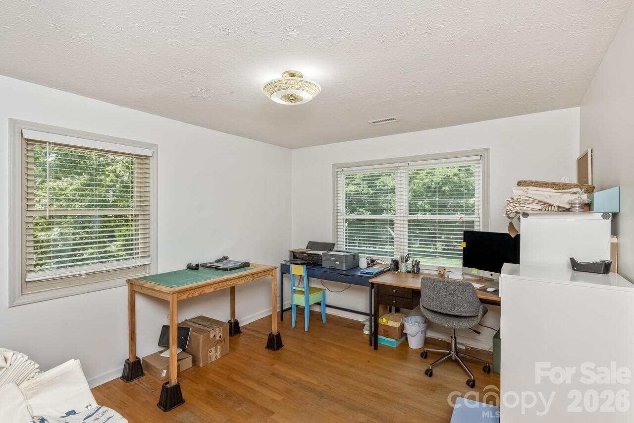 Listing Photo 18