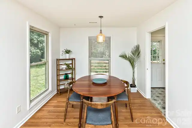 Listing Photo 8