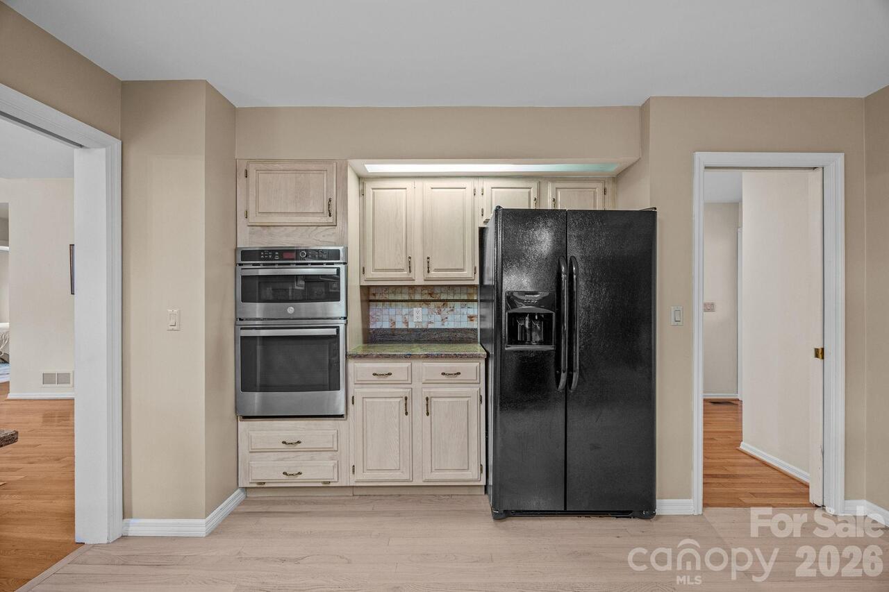 Listing Photo 16