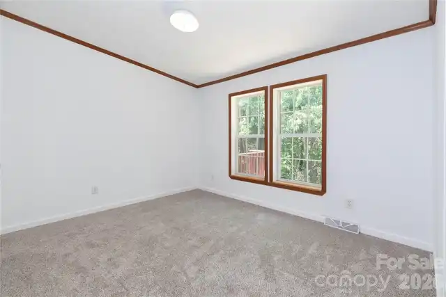 Listing Photo 9