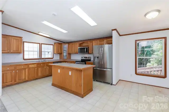 Listing Photo 12