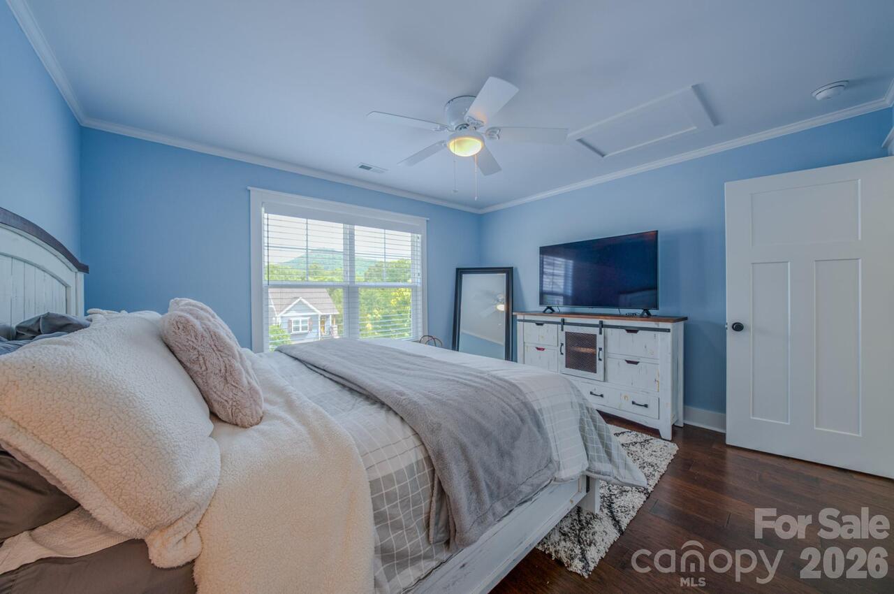 Listing Photo 17