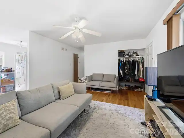 Listing Photo 8