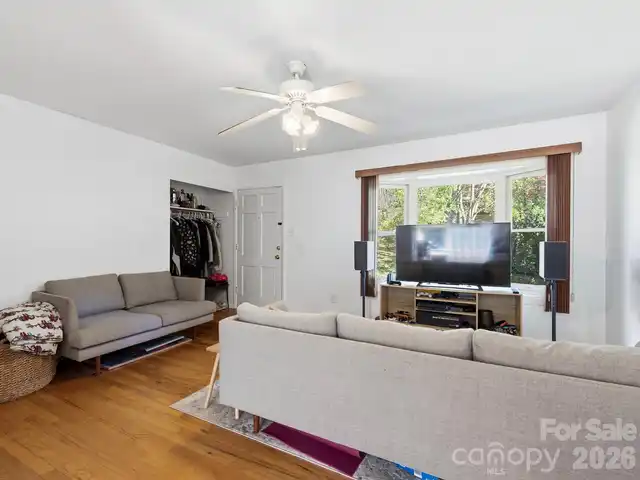 Listing Photo 9