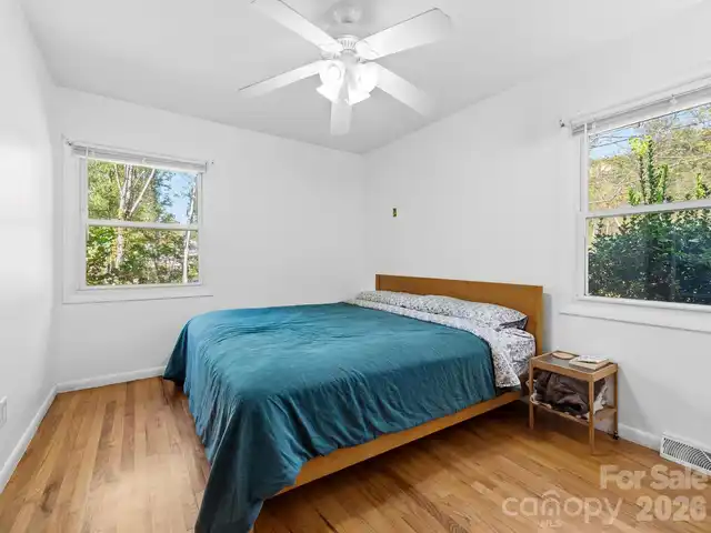 Listing Photo 11