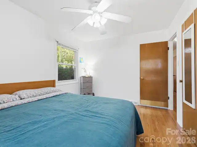 Listing Photo 12