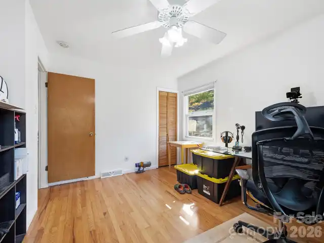 Listing Photo 16