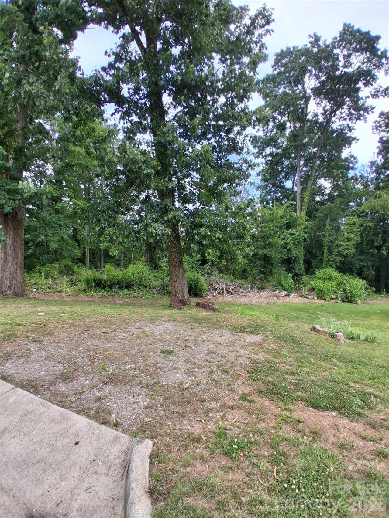 Listing Photo 12