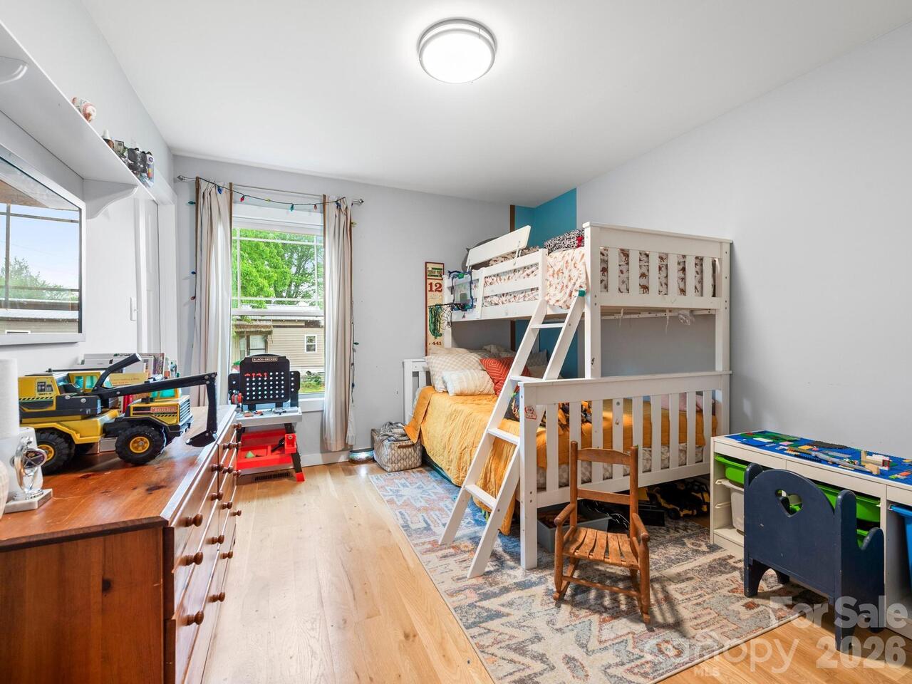 Listing Photo 12