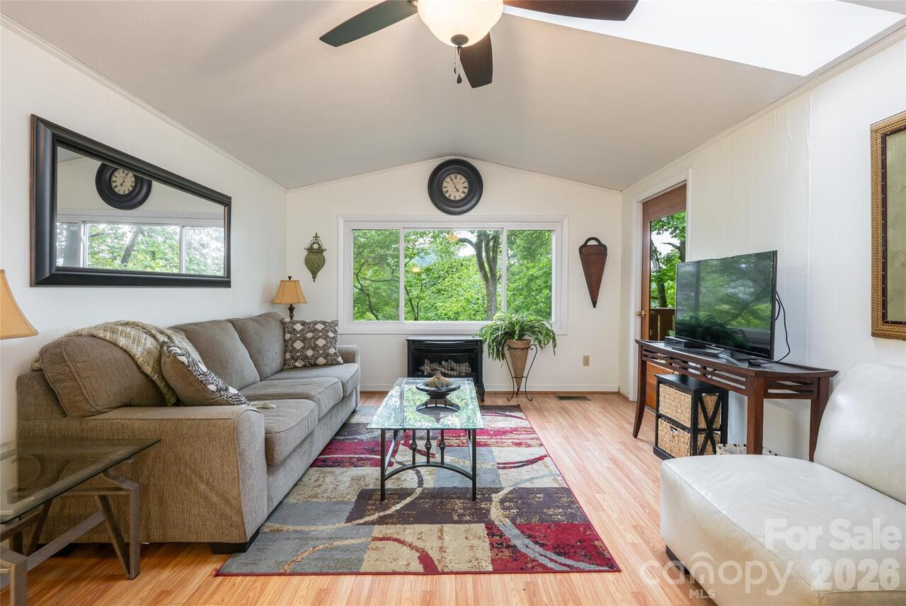 Listing Photo 8