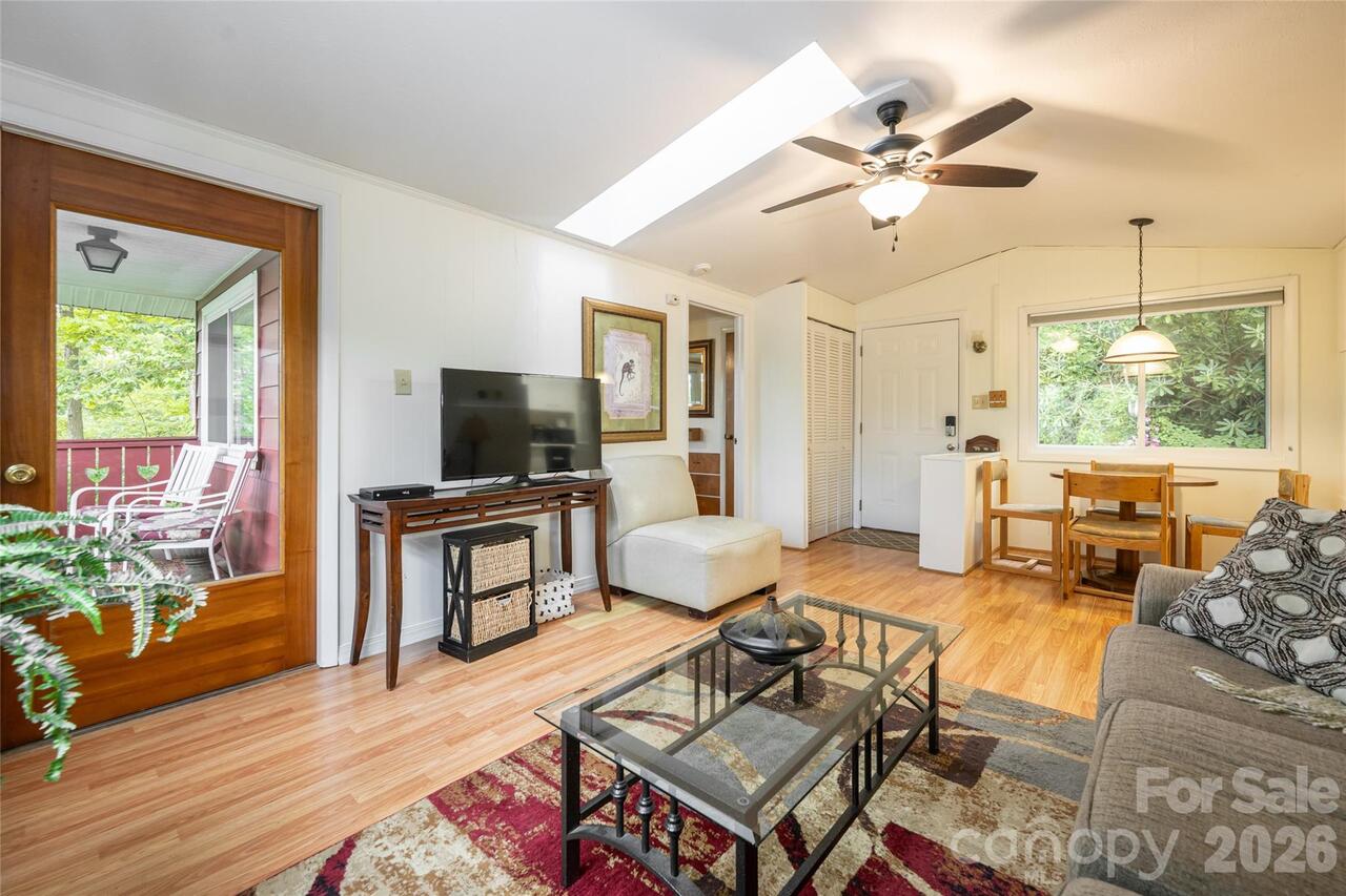 Listing Photo 11