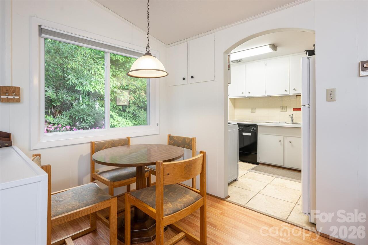 Listing Photo 12