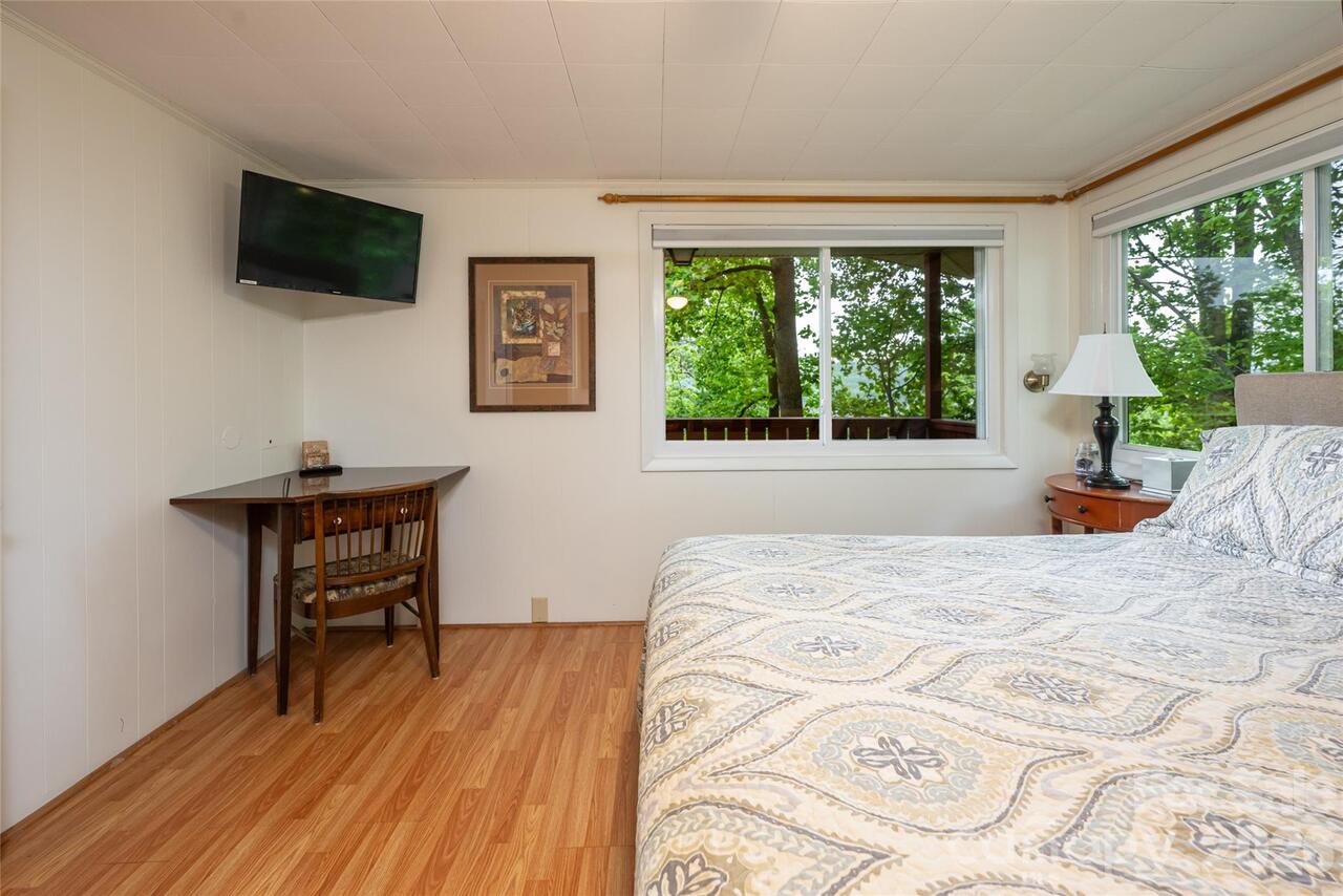Listing Photo 18