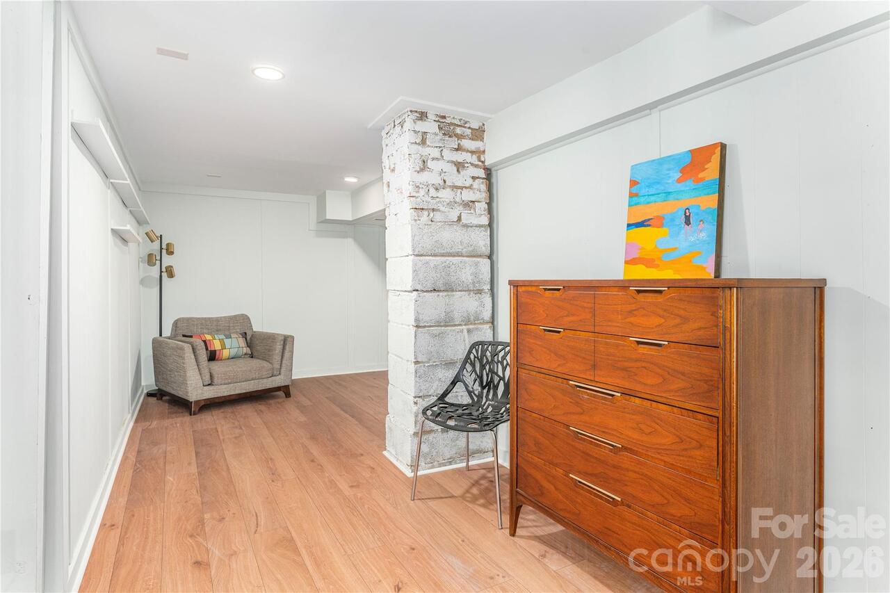 Listing Photo 14