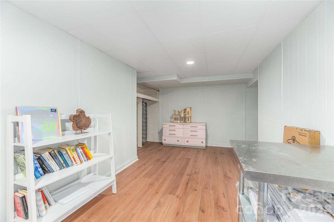 Listing Photo 15