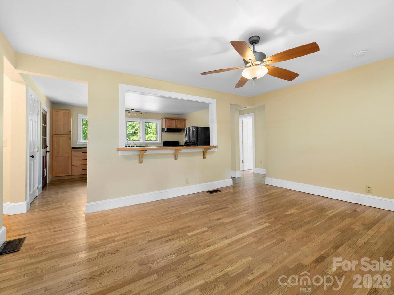 Listing Photo 8