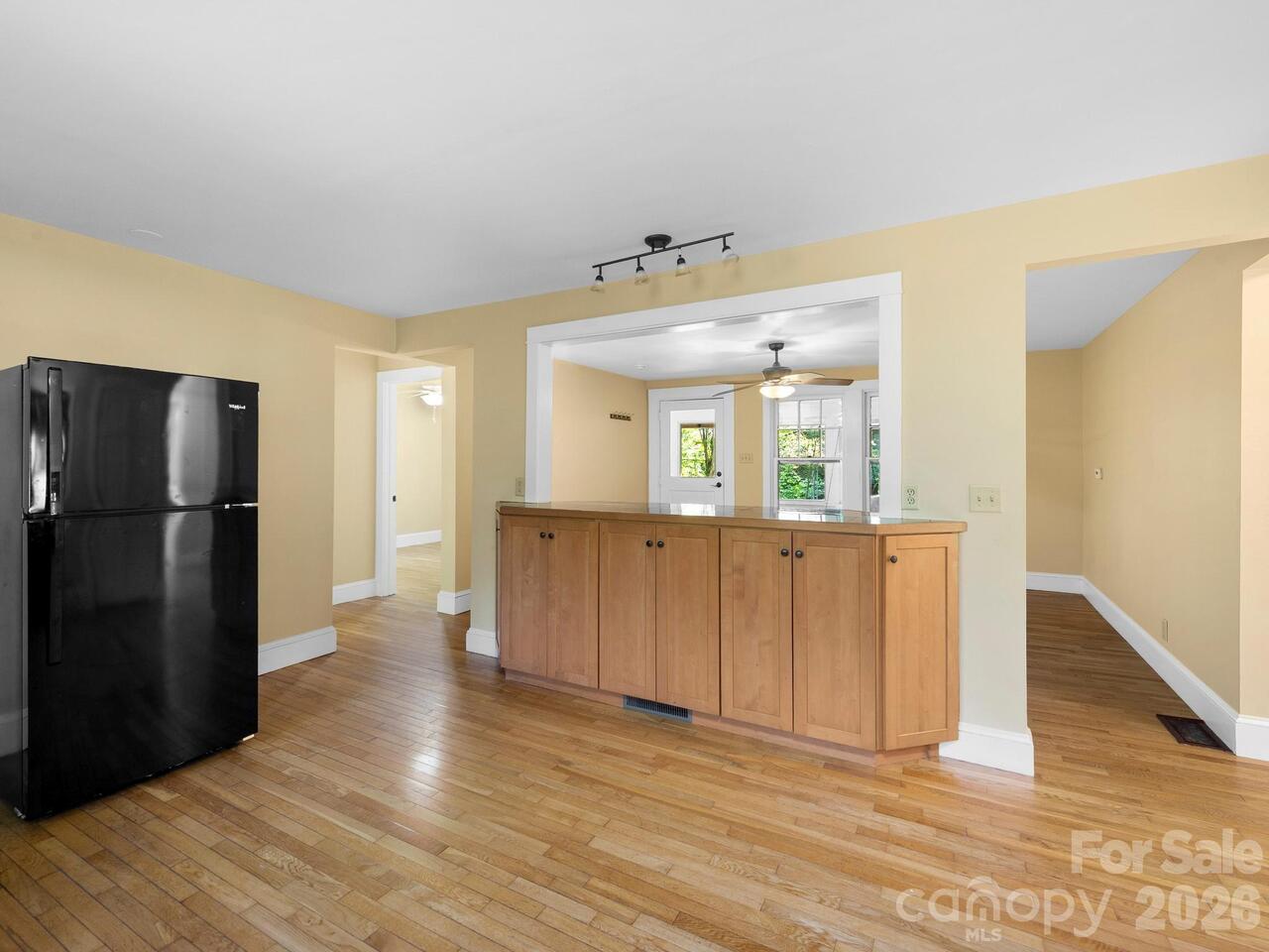 Listing Photo 10
