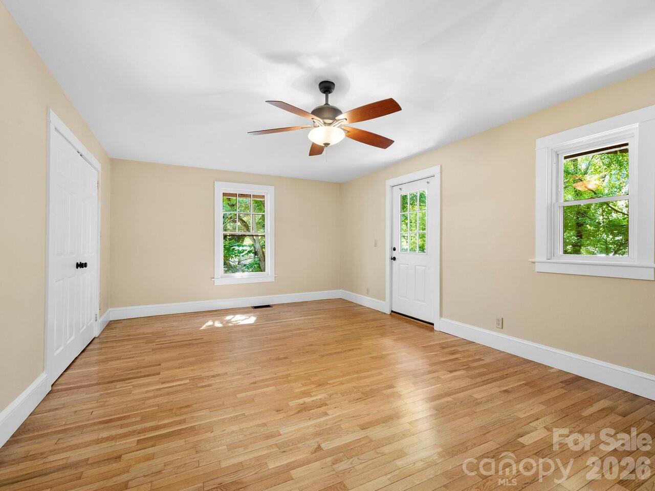 Listing Photo 14