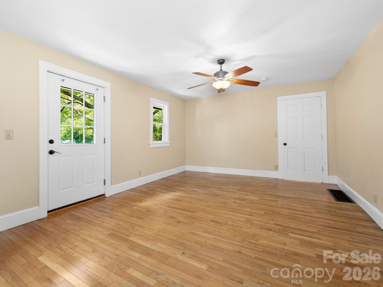 Listing Photo 16