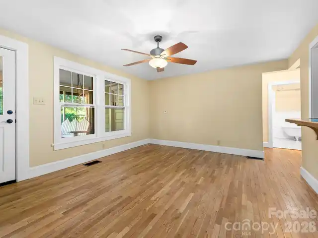 Listing Photo 6
