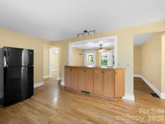 Listing Photo 10